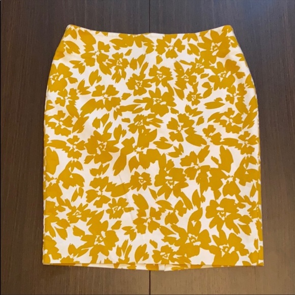 LOFT | Marigold & white floral print pencil skirt - Picture 2 of 5